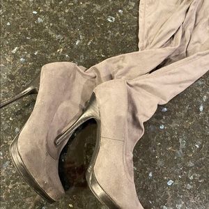 Knee High stilleto grey boots/shoes